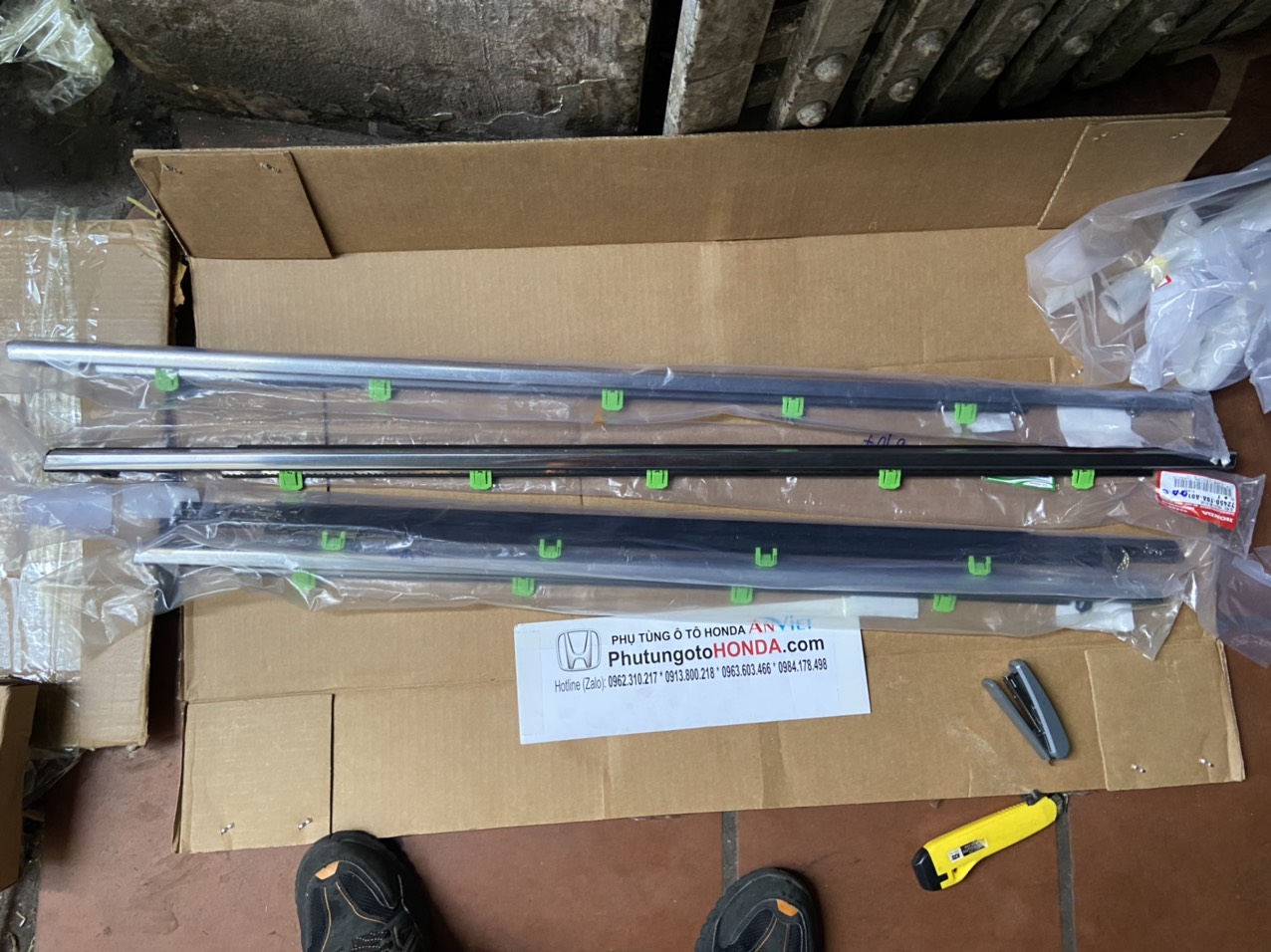 Nẹp chân kính ngoài xe Honda CRV 2013-2017